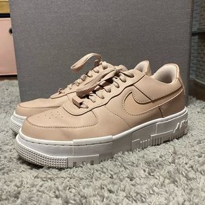 Nike Air Force 1 Pixel